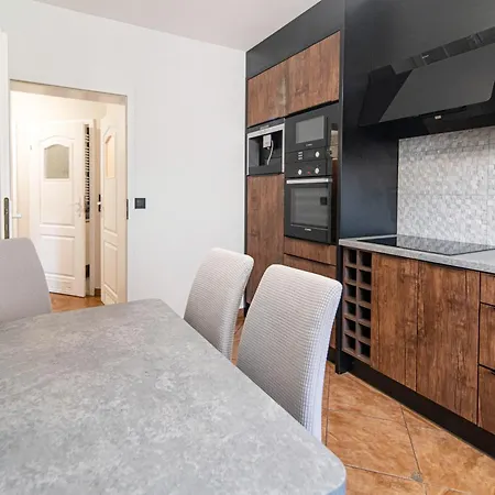 Partynice Lila House Apartment